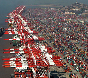 В Шанхае открыли самый большой в мире контейнерный терминал
